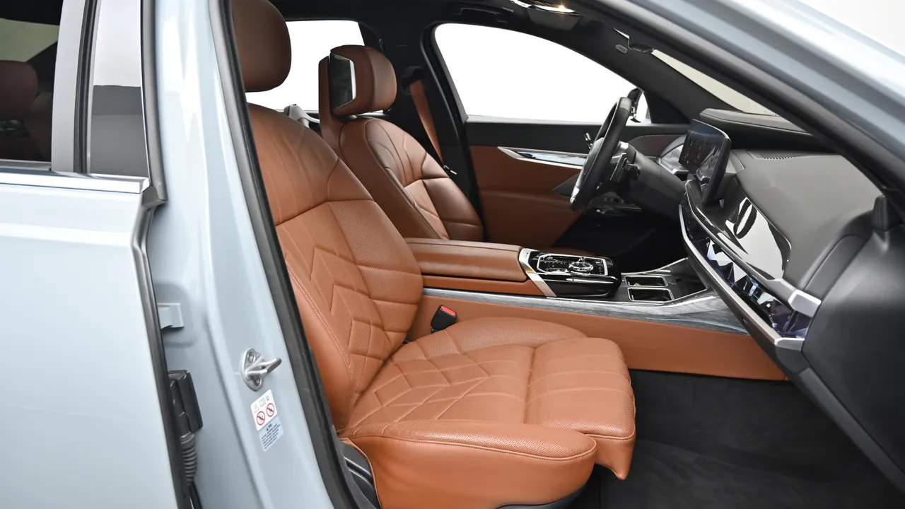 BMW 7er — miniaturë 26