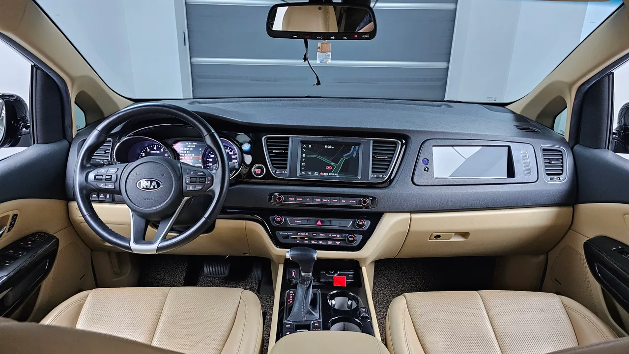 Kia Carnival — miniaturë 7