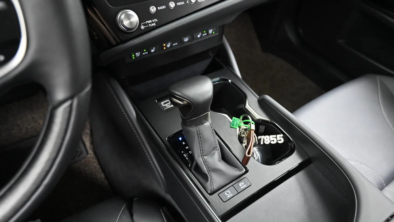 Lexus ES — miniaturë 9
