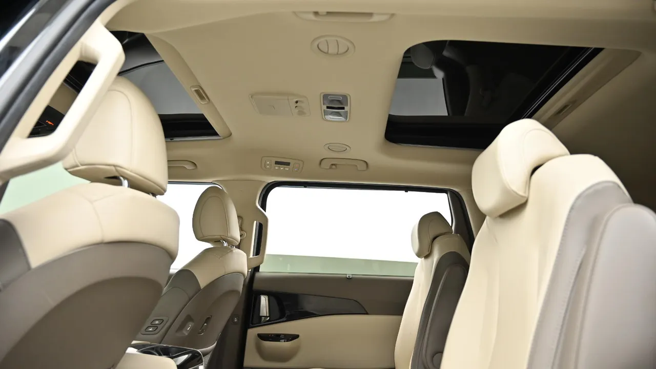 Kia Carnival — miniaturë 18
