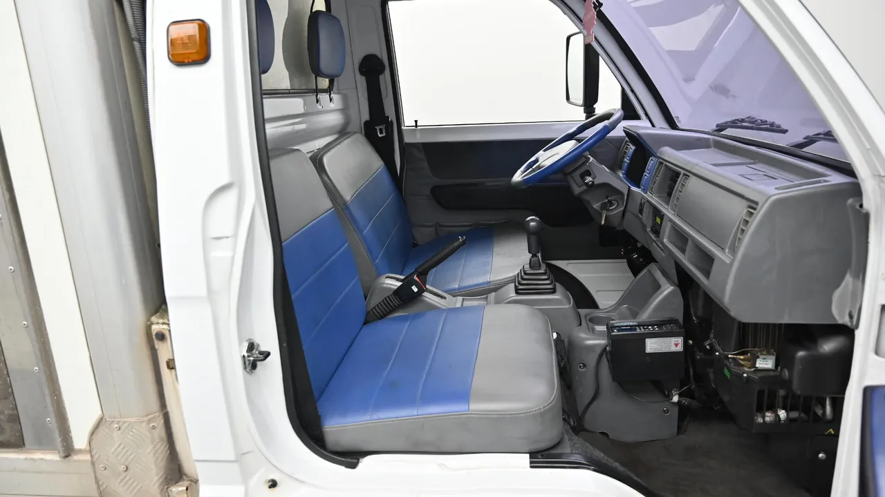 Chevrolet (GM Daewoo) New Labo Insulated Truck Long Cargo