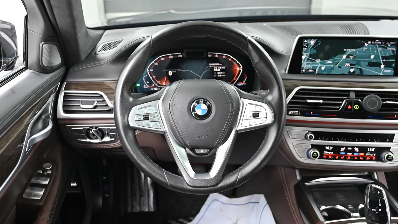 BMW 7er — miniaturë 13