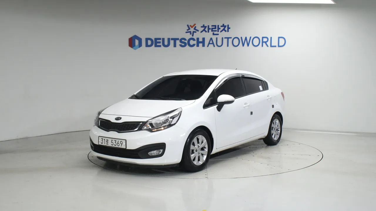 Kia Pride 1.6 GDI 세단 럭셔리 — foto 1