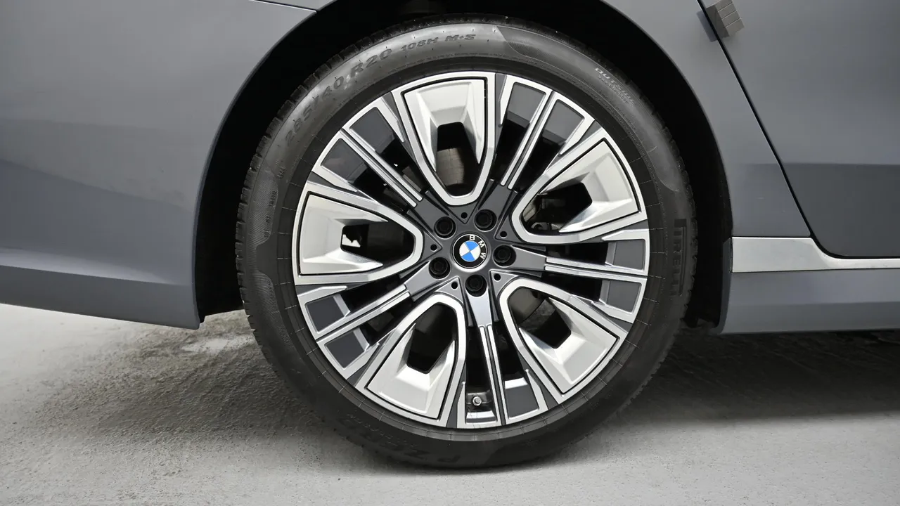 BMW 7er — miniaturë 27