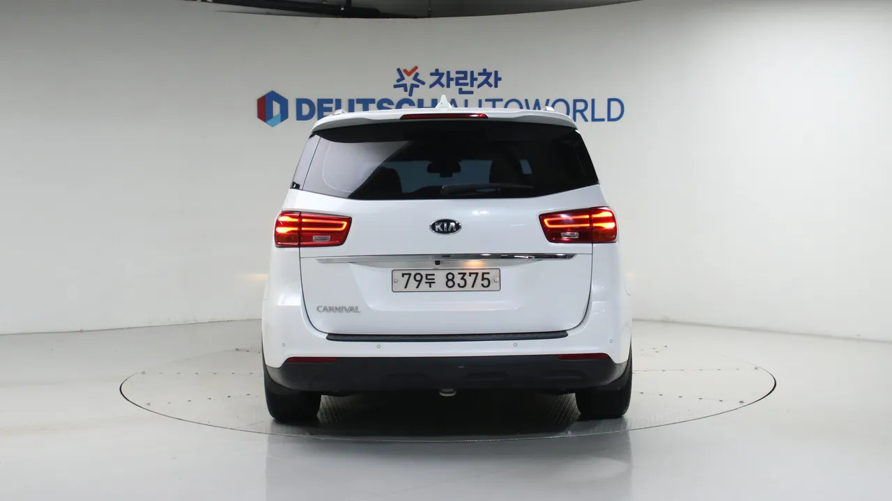 Kia Carnival — miniaturë 4