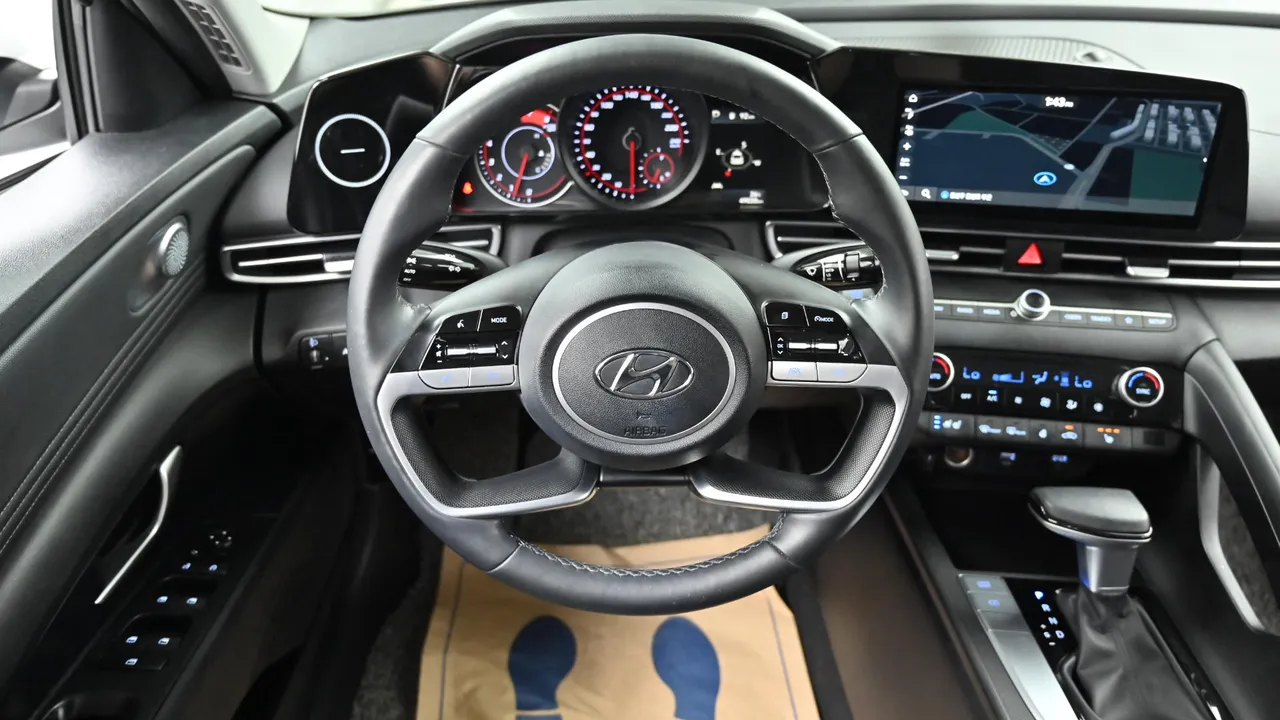 Hyundai Avante — miniaturë 13
