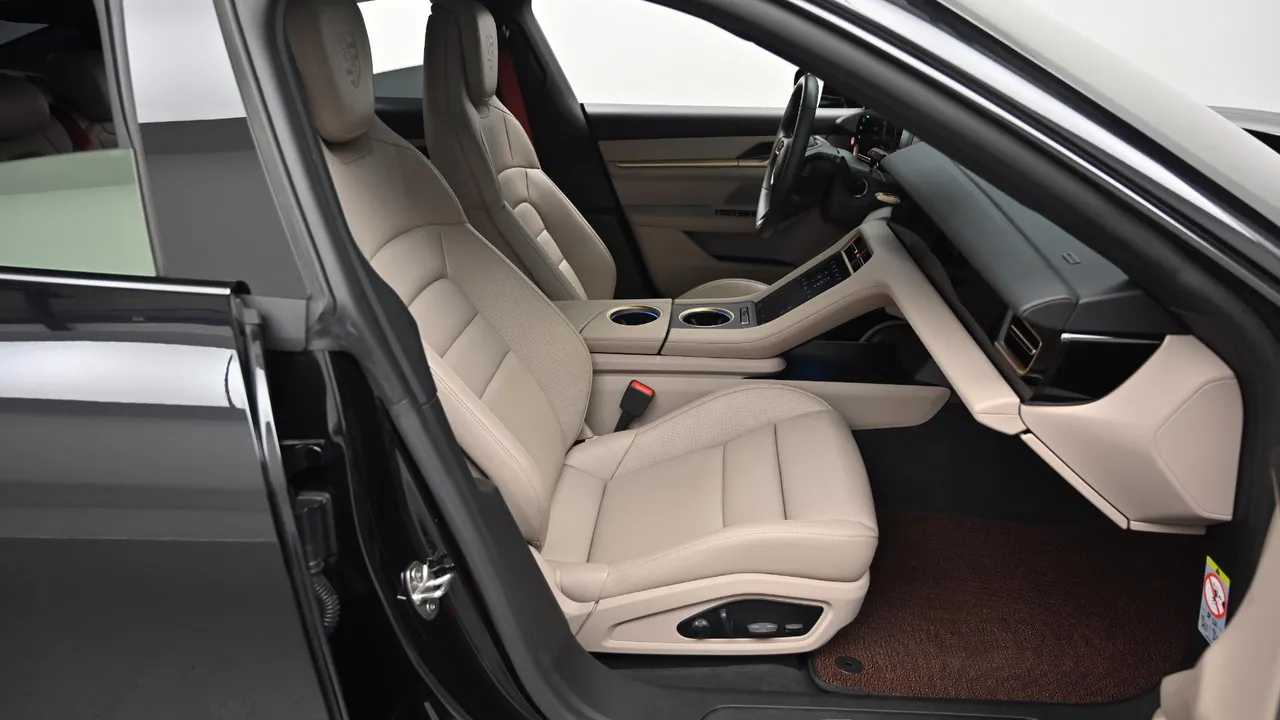 Porsche Taycan 93.4kWh Base