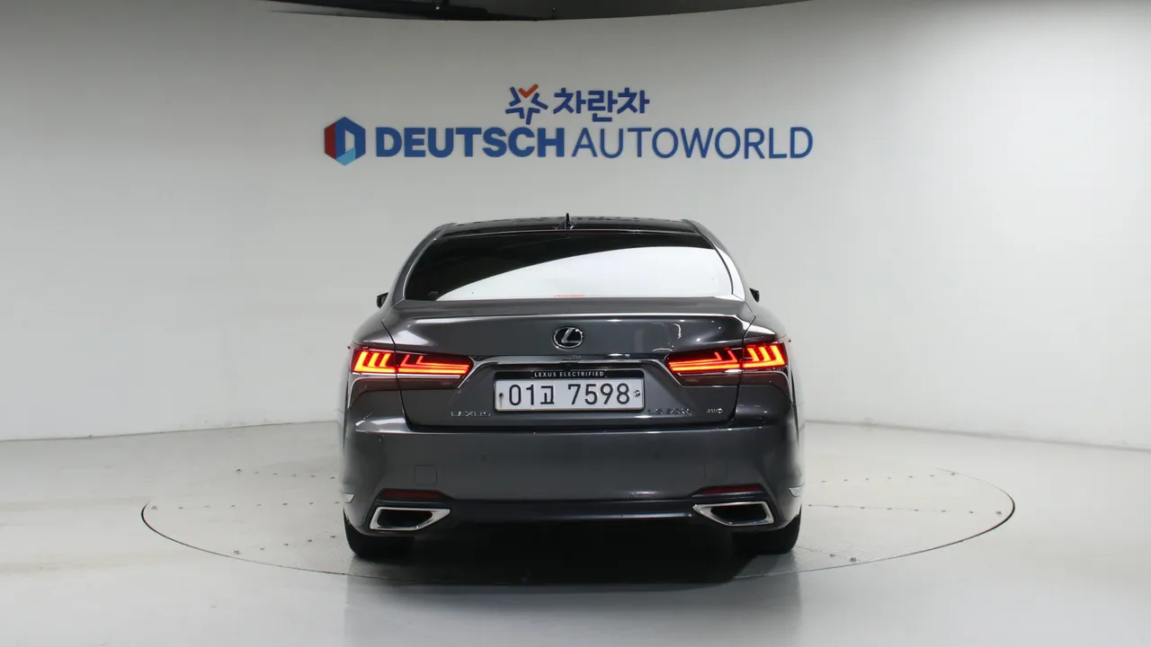 Lexus LS — miniaturë 4
