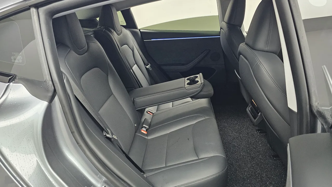 Tesla Model 3 — miniaturë 12