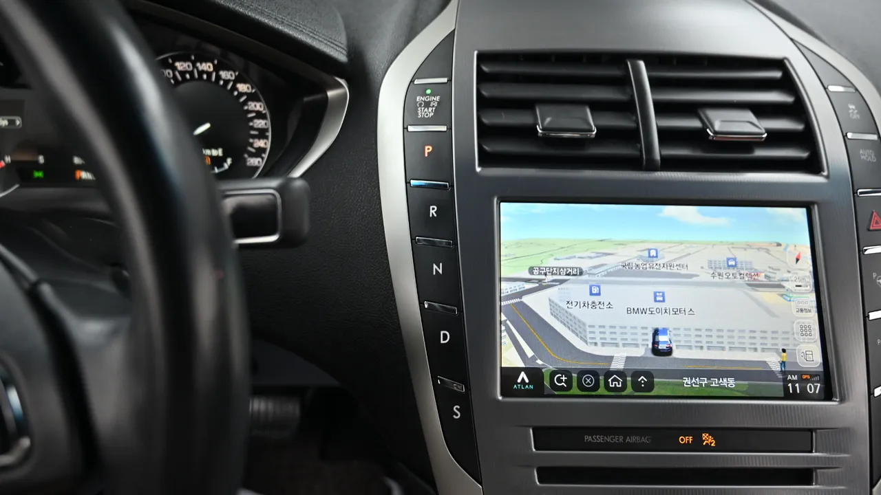 Lincoln MKZ — miniaturë 9