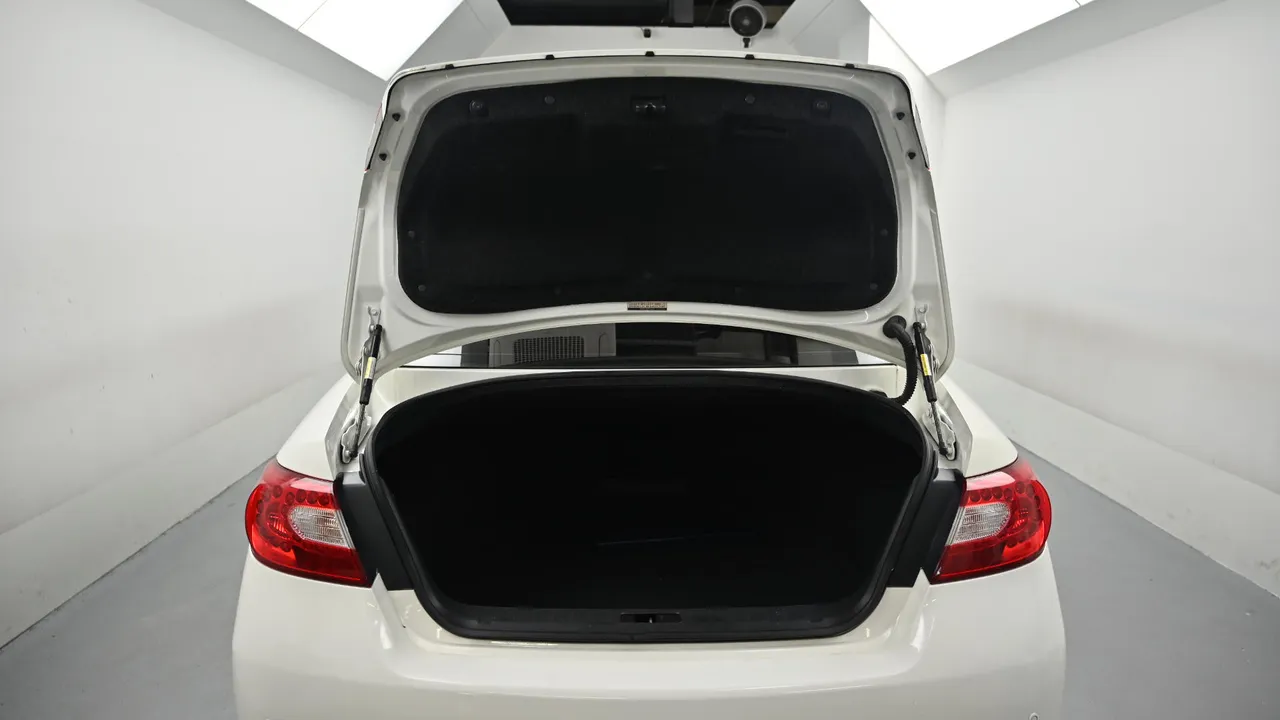 Infiniti M — miniaturë 19