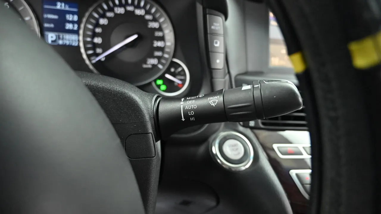 Infiniti M — miniaturë 16