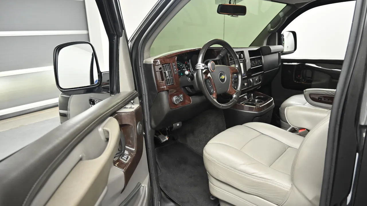 Chevrolet Express — miniaturë 11