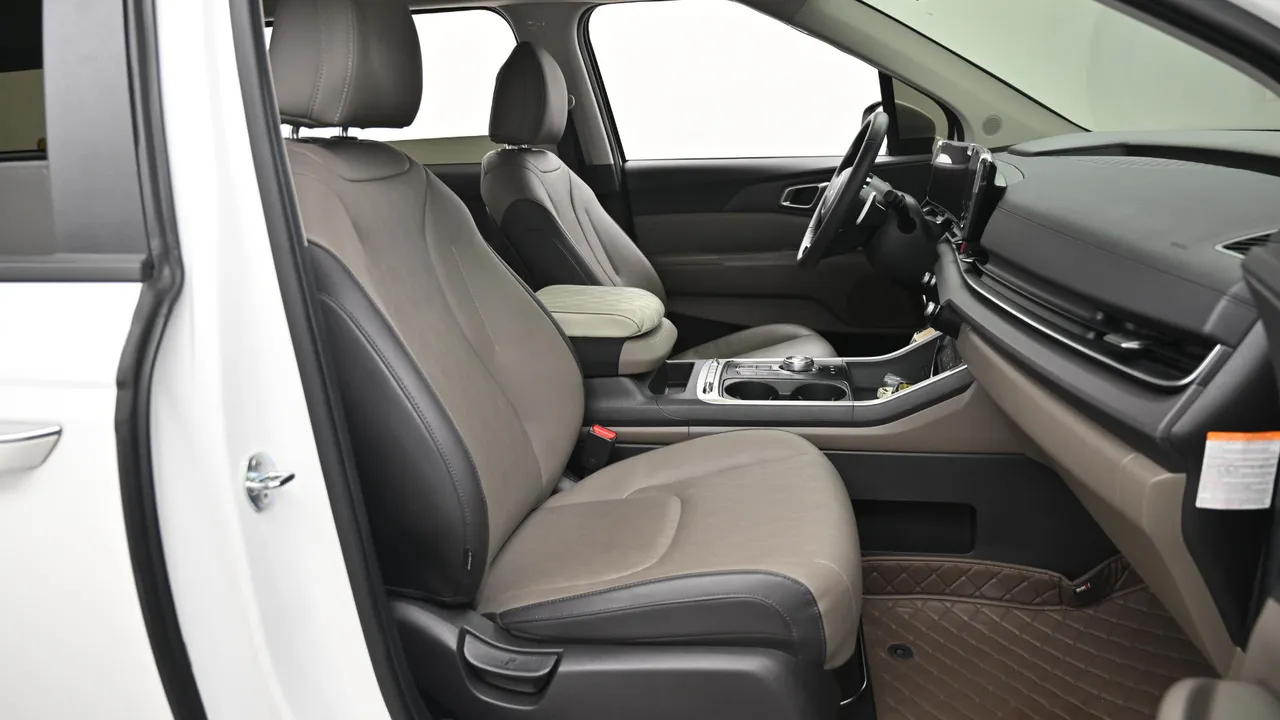 Kia Carnival — miniaturë 10