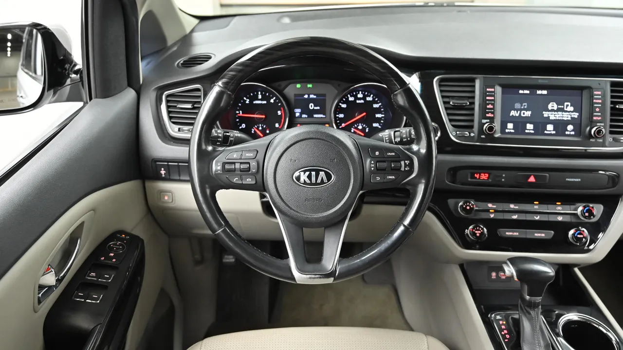Kia Carnival — miniaturë 13