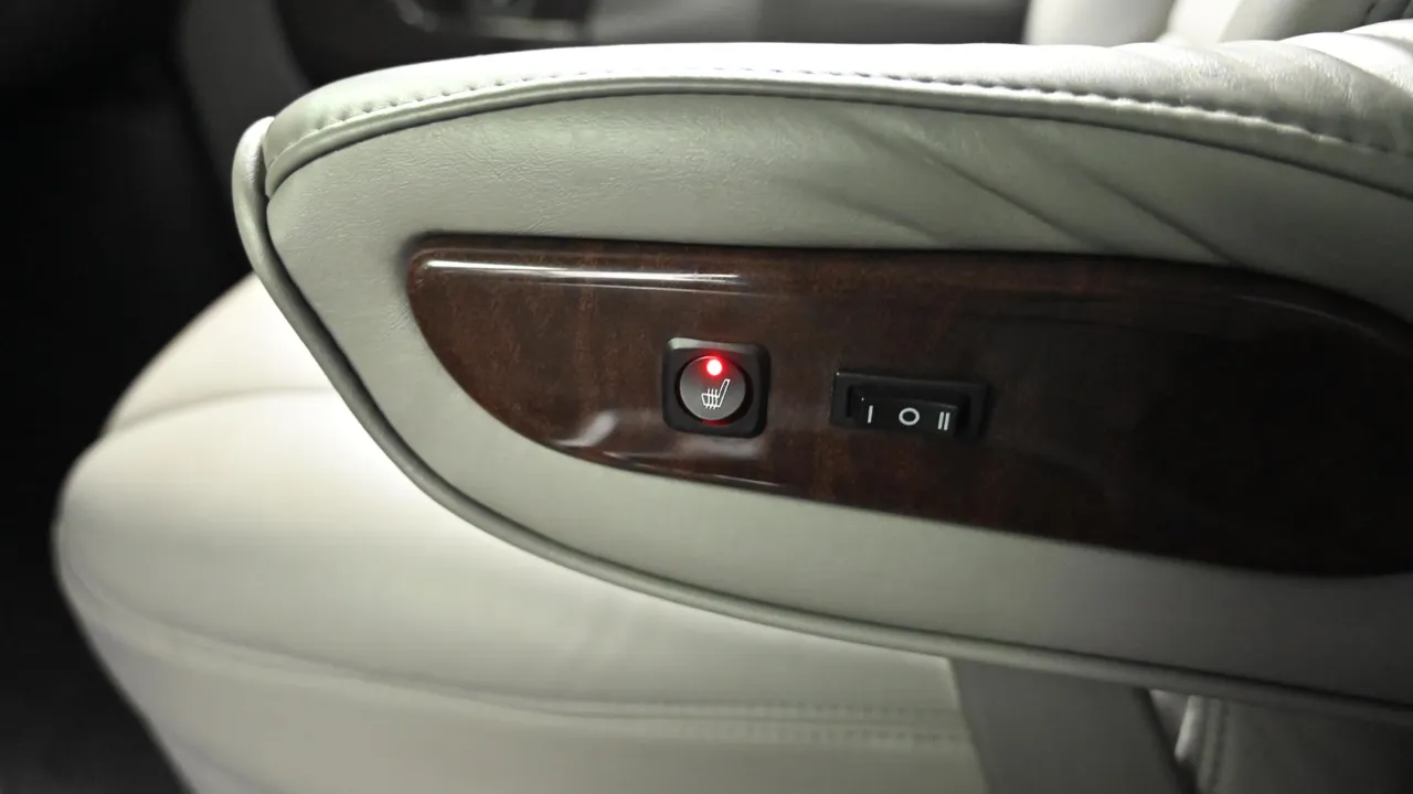 Chevrolet Express — miniaturë 17