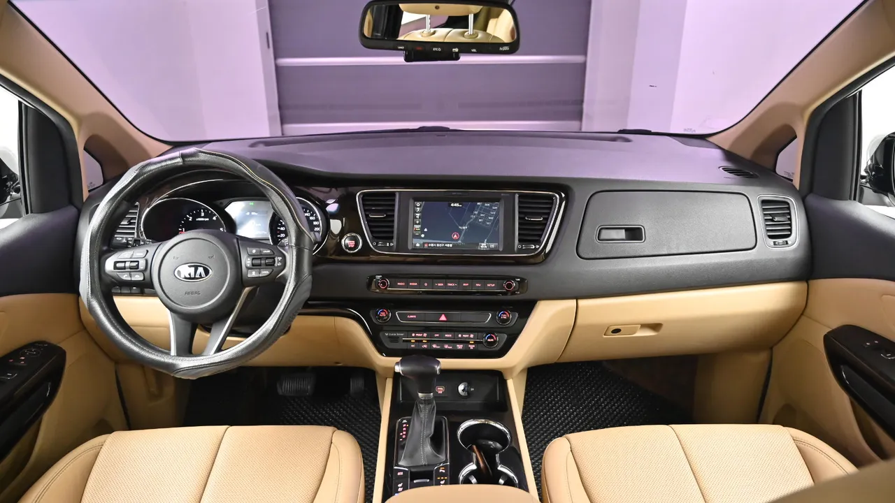 Kia Carnival — miniaturë 7