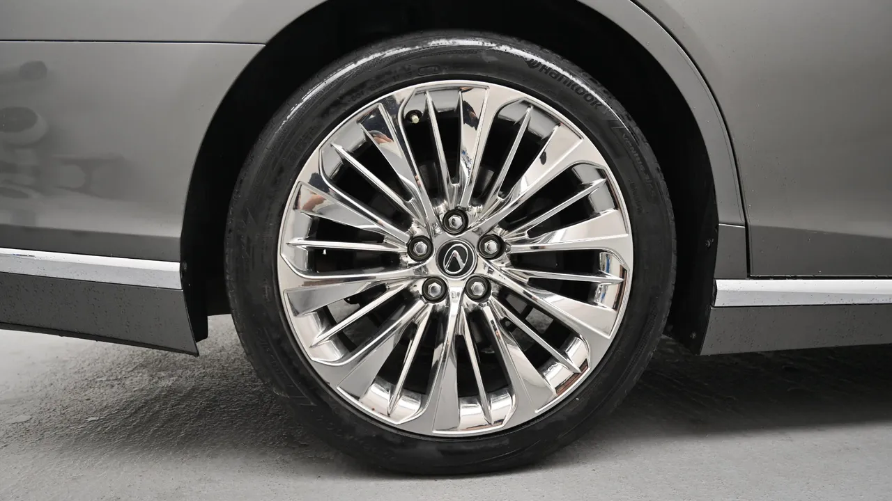 Lexus LS — miniaturë 5