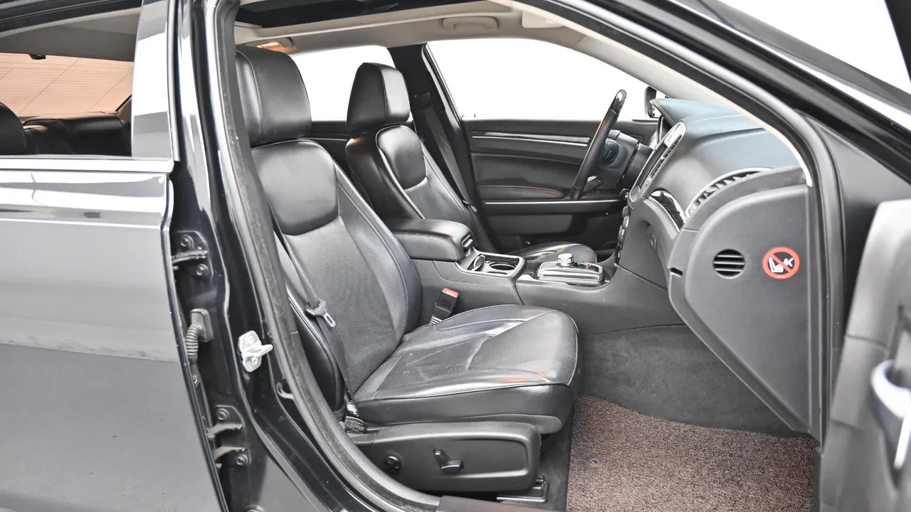 Chrysler 300C — miniaturë 10