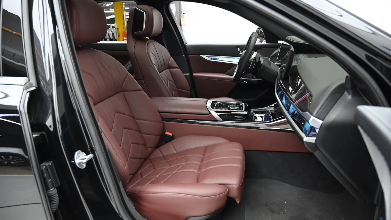 BMW 7er — miniaturë 26