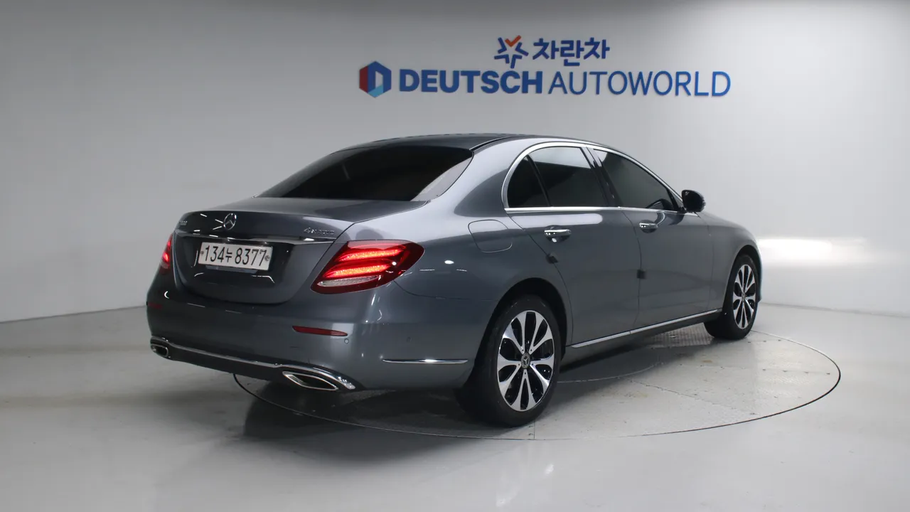 Mercedes-Benz E-klasse — miniaturë 2