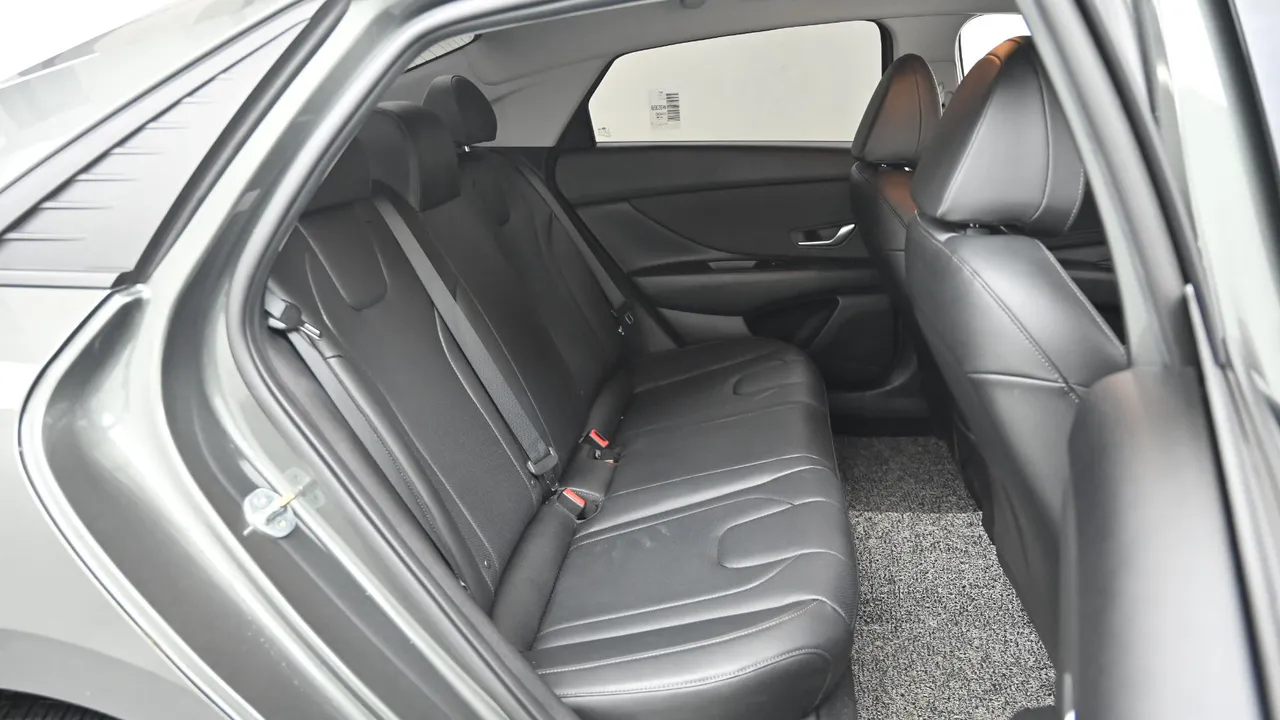 Hyundai Avante — miniaturë 12