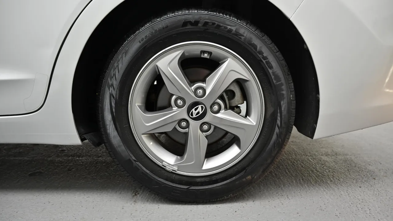 Hyundai Avante — miniaturë 5
