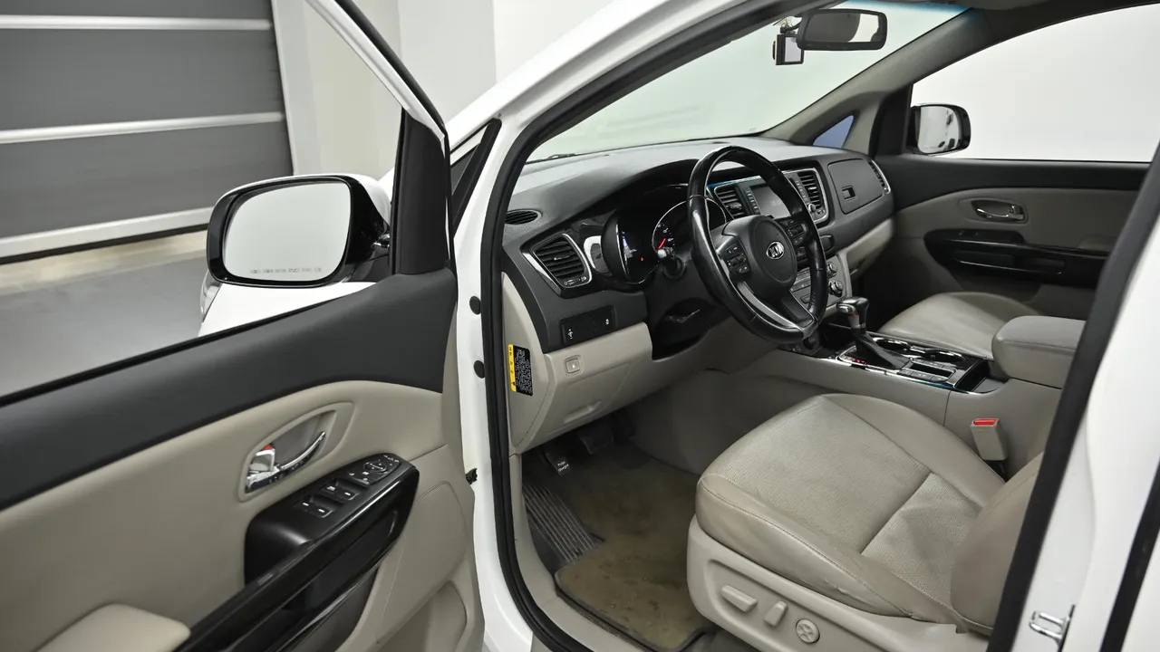 Kia Carnival — miniaturë 11