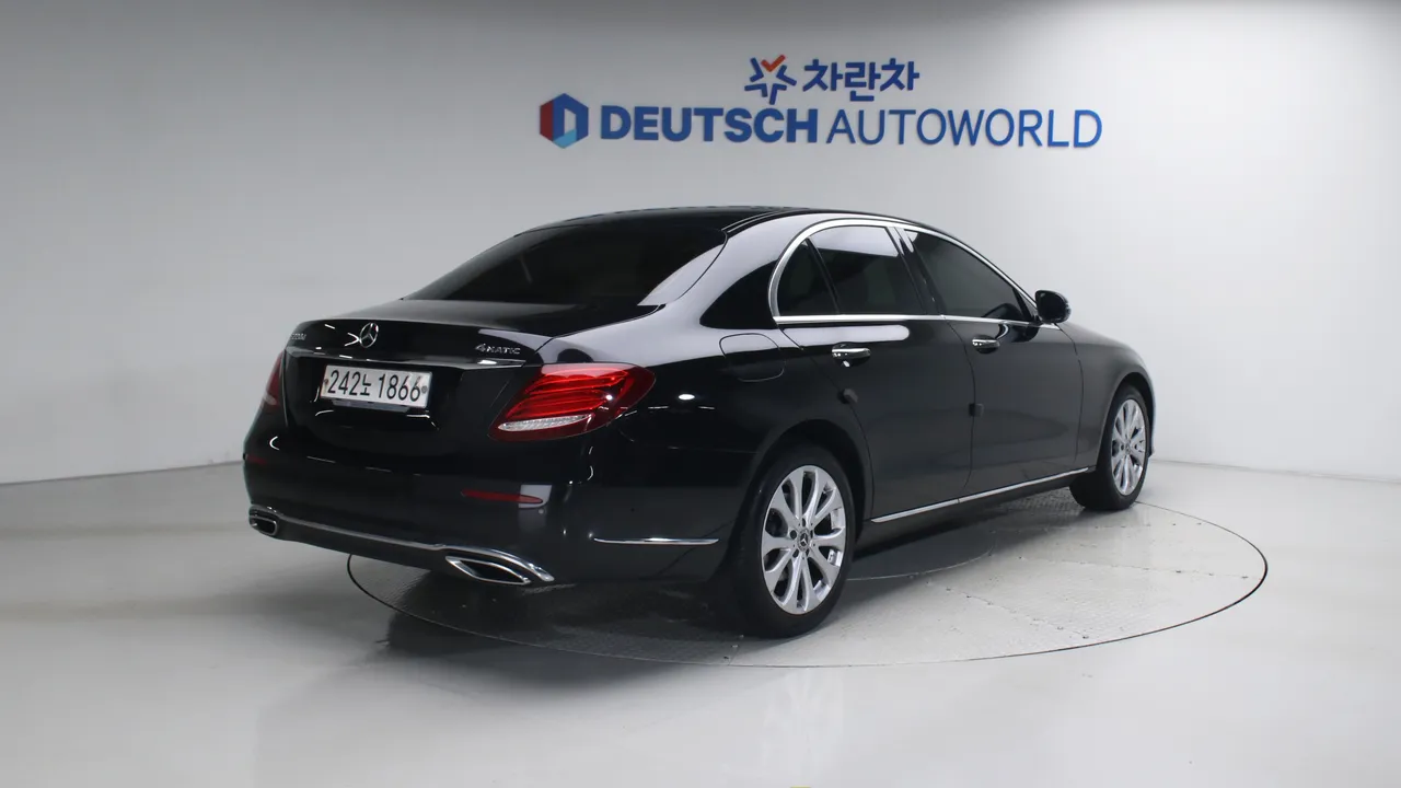 Mercedes-Benz E-klasse — miniaturë 2