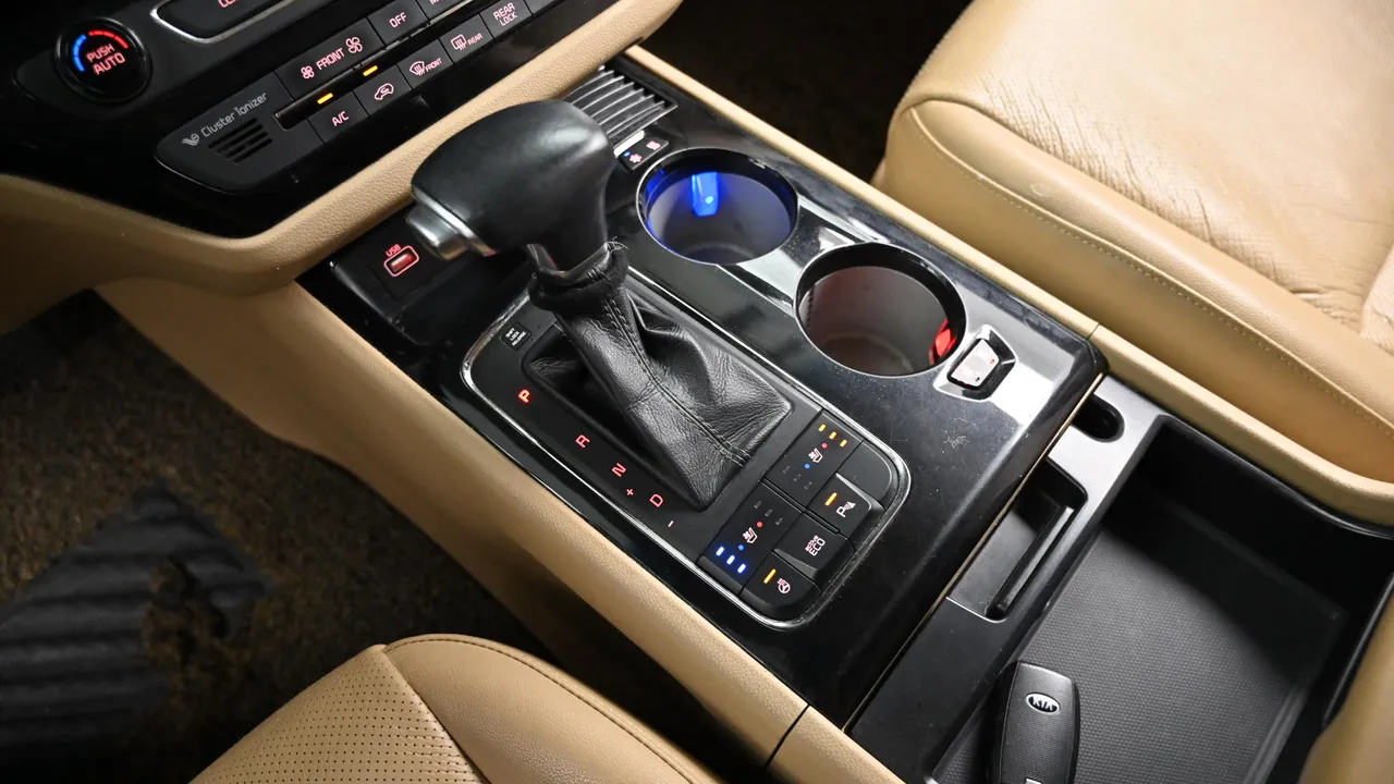 Kia Carnival — miniaturë 9