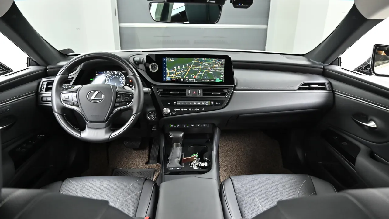 Lexus ES — miniaturë 7