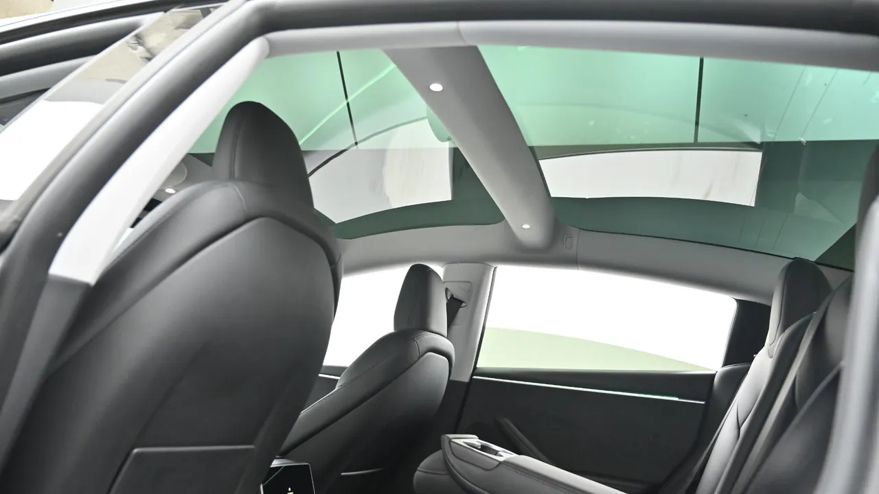 Tesla Model 3 — miniaturë 18