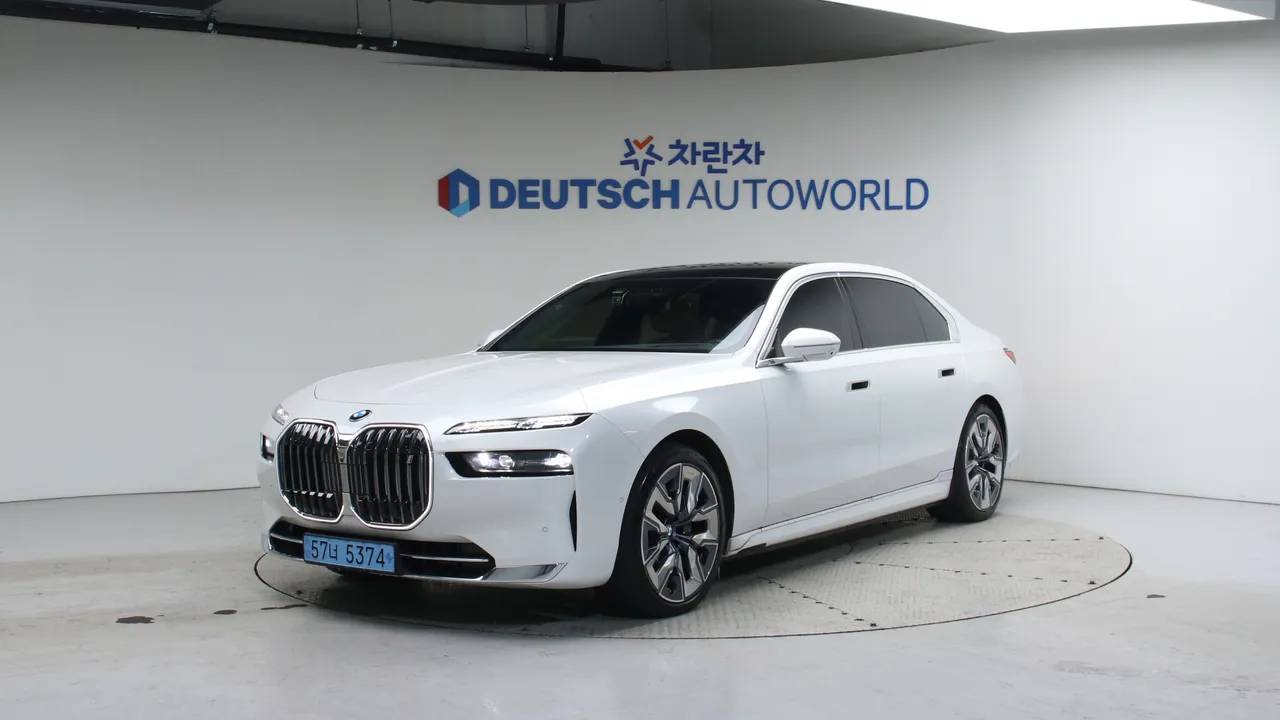 BMW i7 105.7kWh xDrive60 디자인 퓨어 엑설런스 — foto 1
