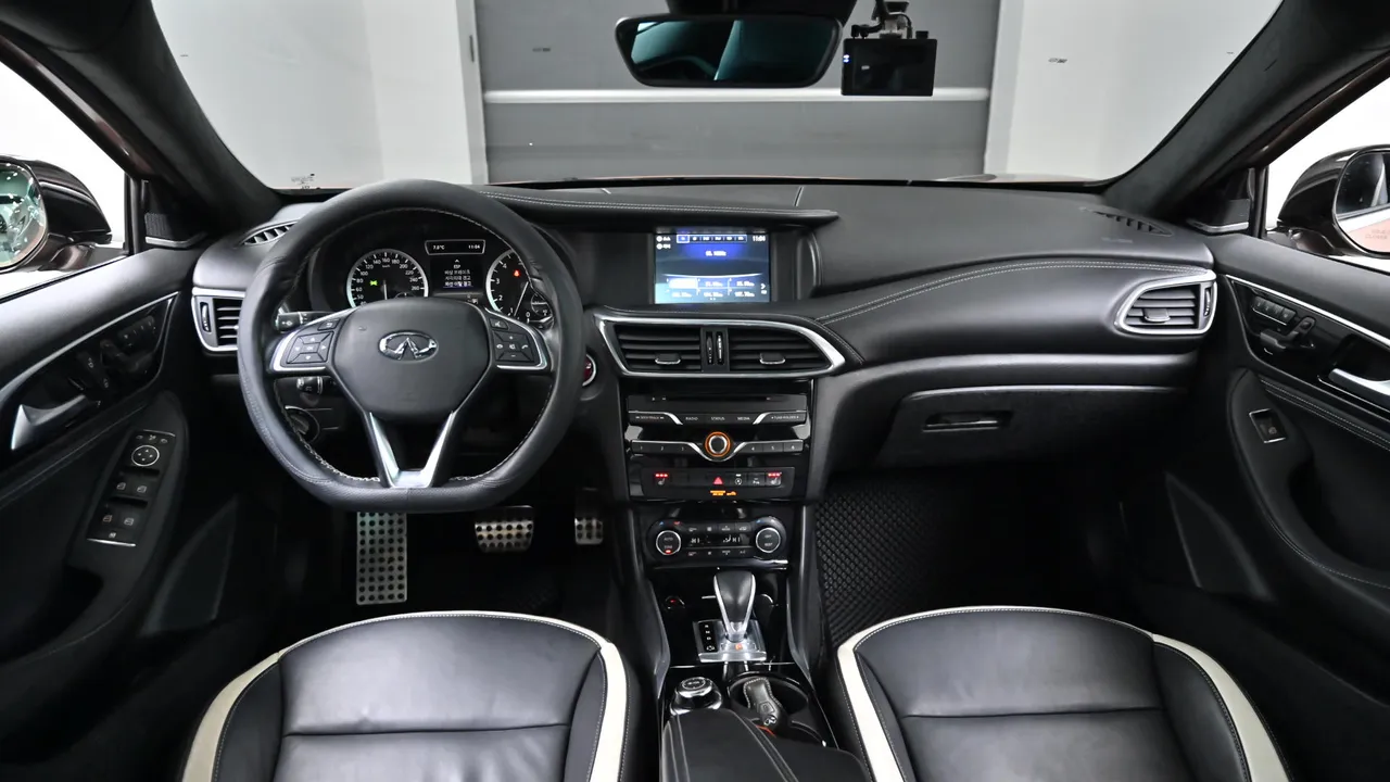 Infiniti Q30 2.0 Exclusive