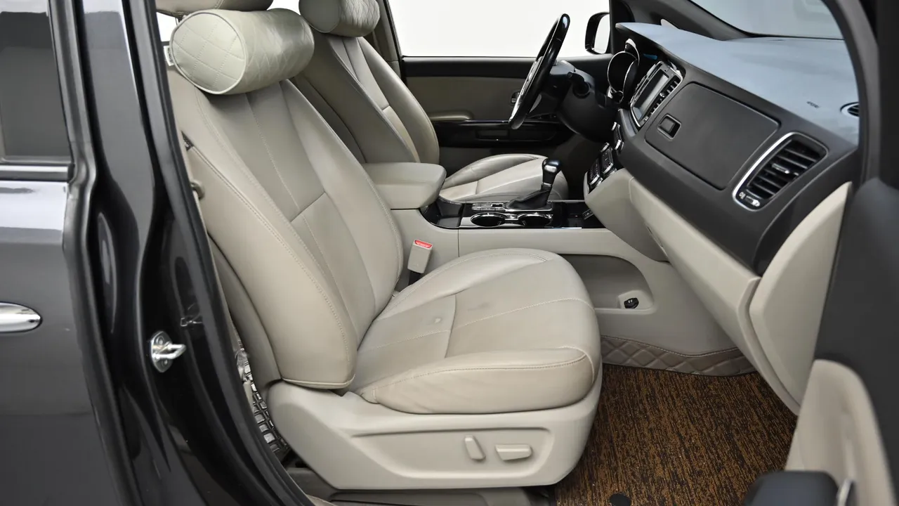 Kia Carnival — miniaturë 10