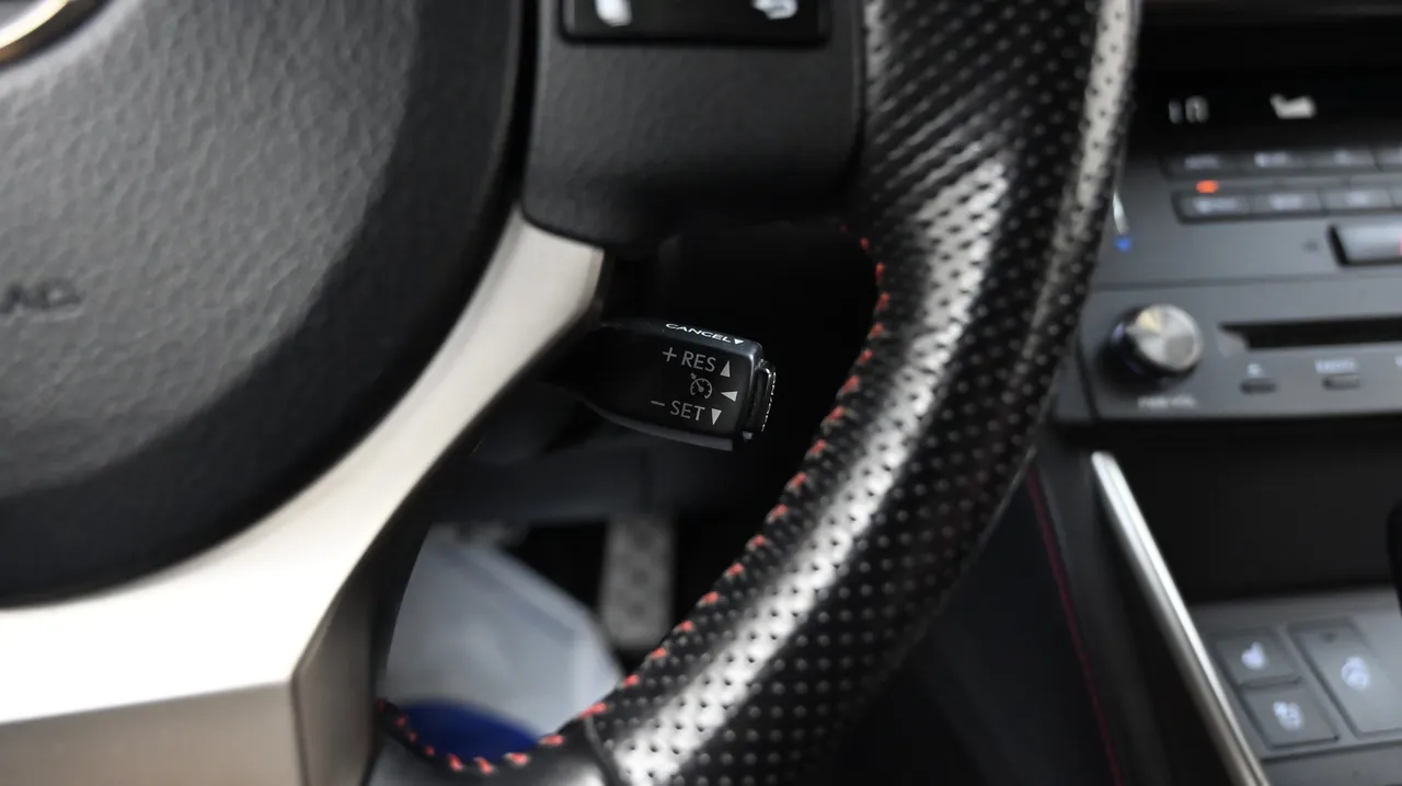 Lexus IS — miniaturë 17