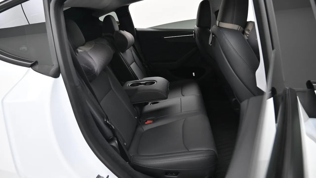 Tesla Model Y — miniaturë 12