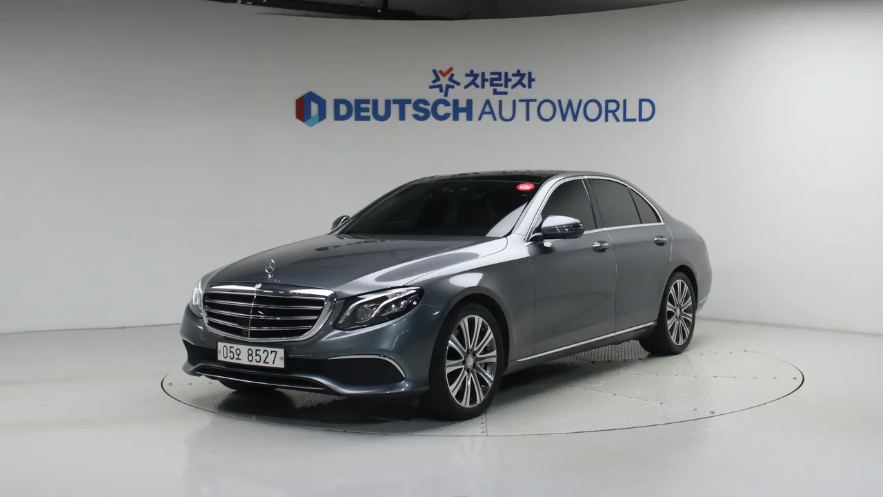 Mercedes-Benz E-klasse E400 4MATIC 익스클루시브 — foto 1