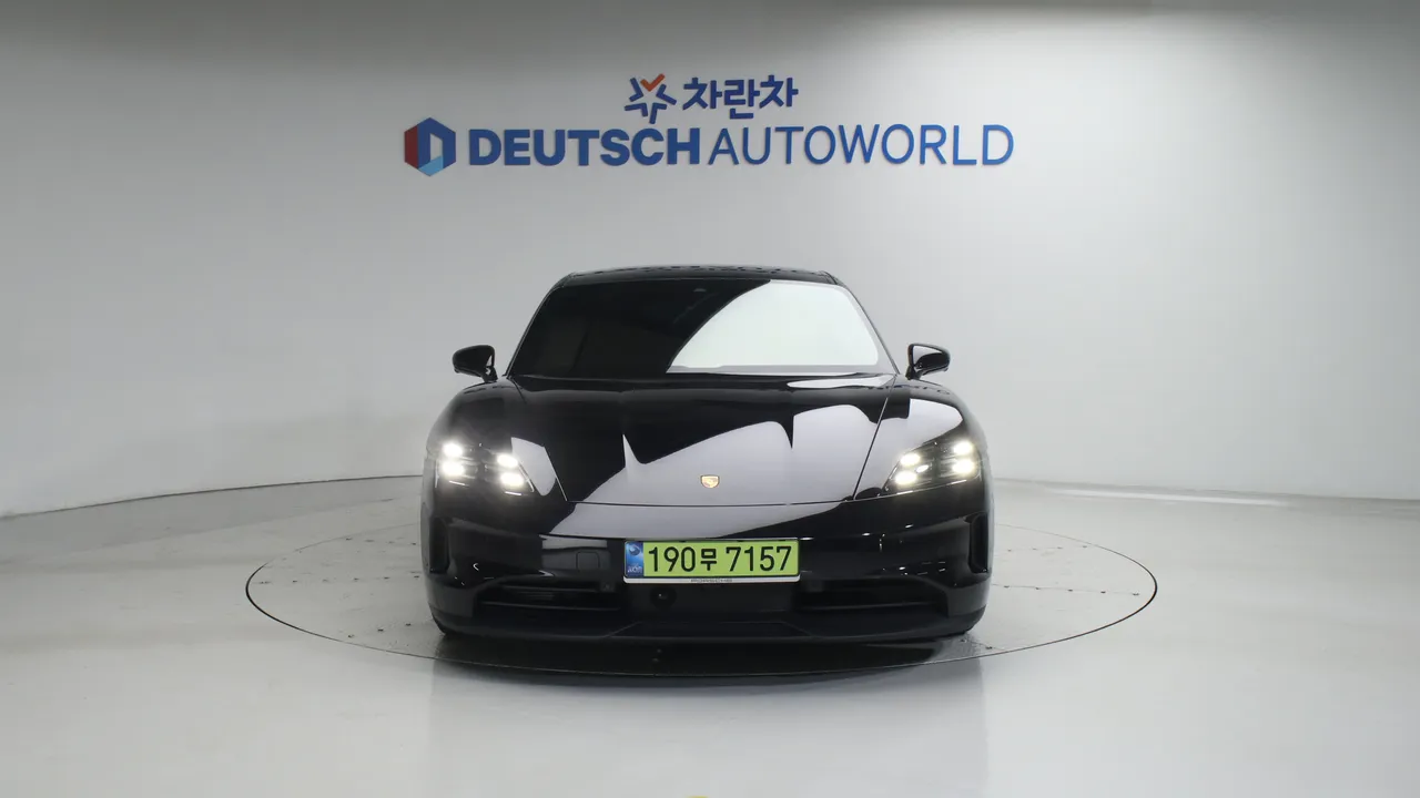 Porsche Taycan 93.4kWh Base