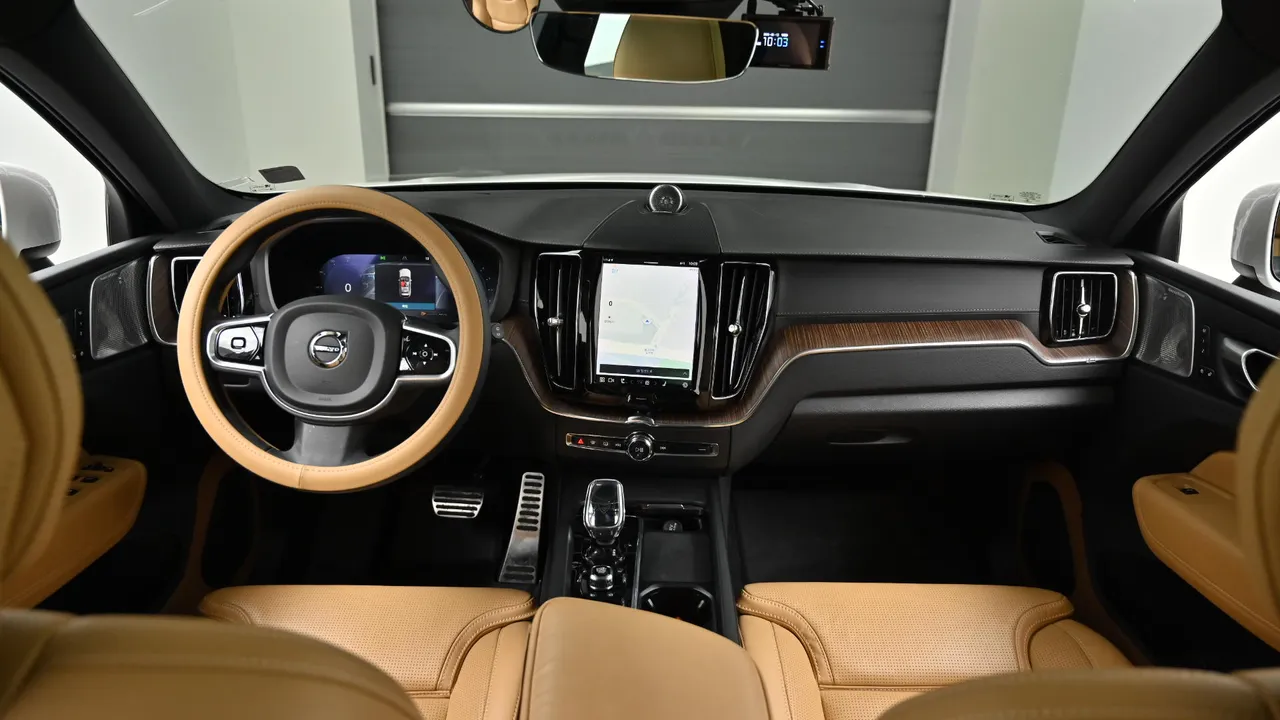Volvo XC60 2nd Generation B6 Ultimate Bright