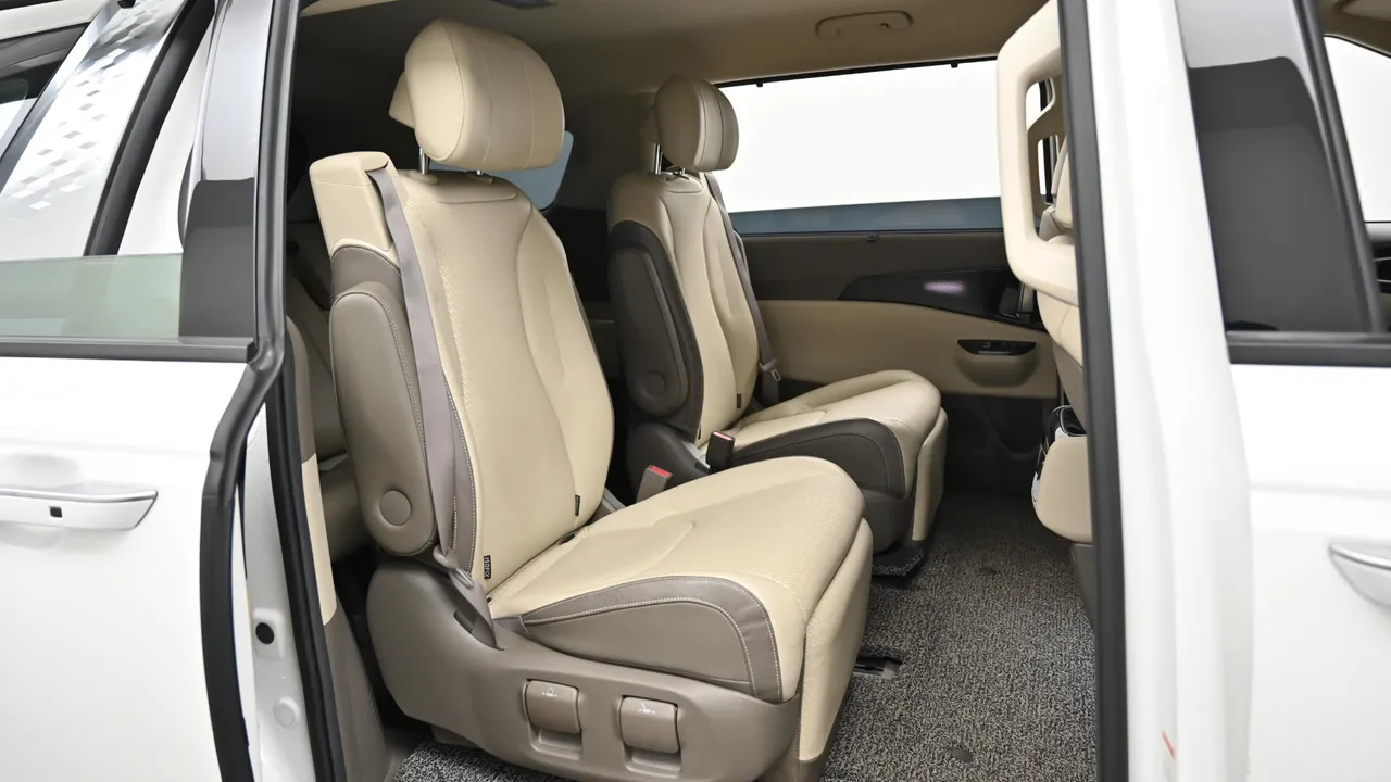 Kia Carnival — miniaturë 12