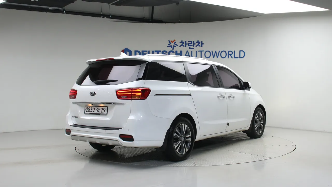 Kia Carnival — miniaturë 2