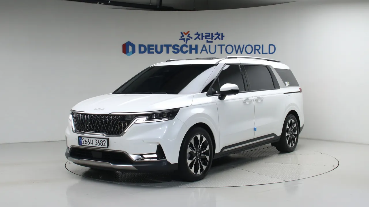 Kia Carnival Gasoline 7-Seater Outdoor — foto 1