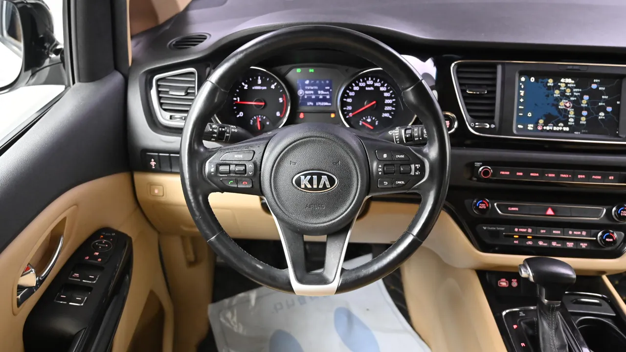 Kia Carnival — miniaturë 31