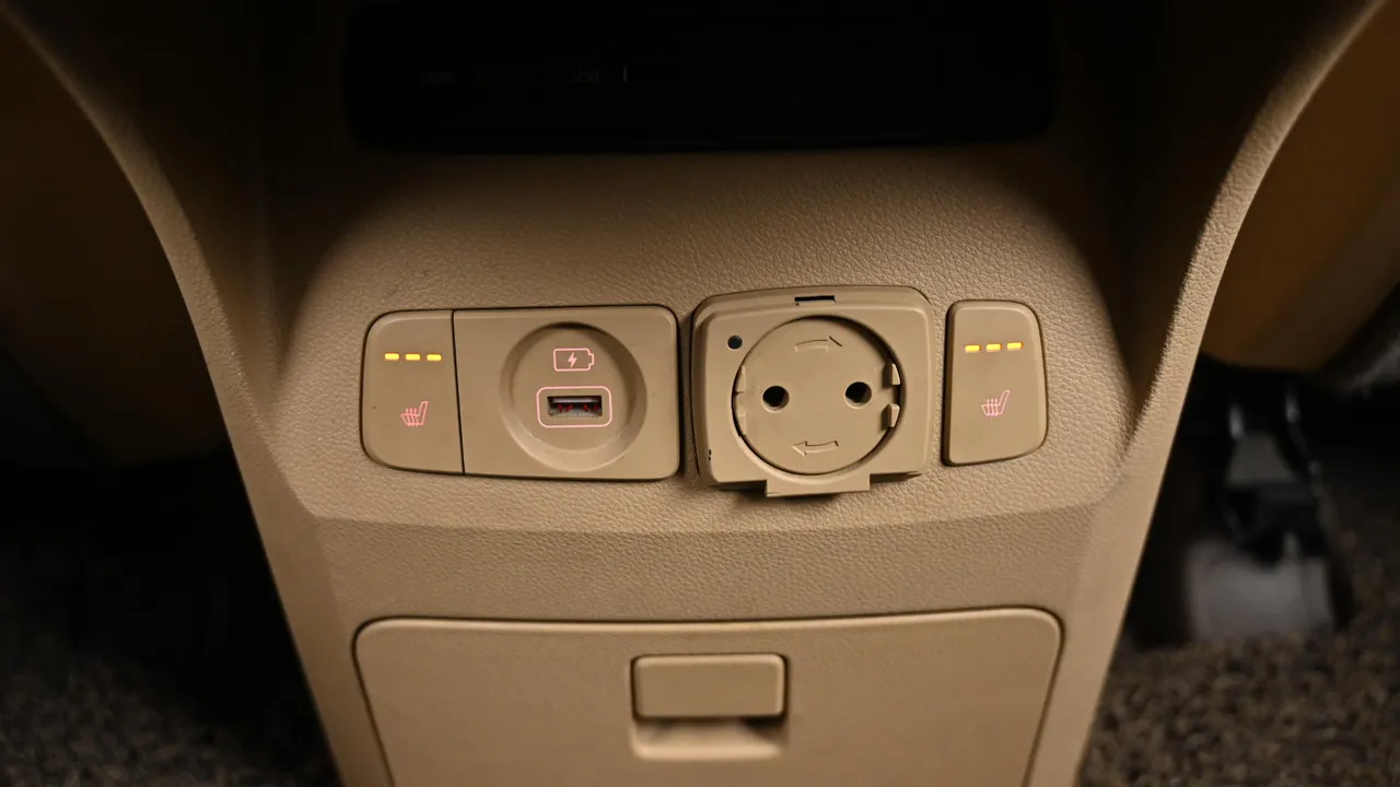 Kia Carnival — miniaturë 16