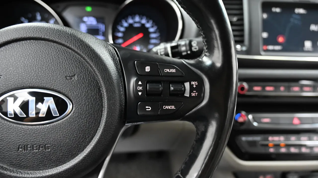 Kia Carnival — miniaturë 18
