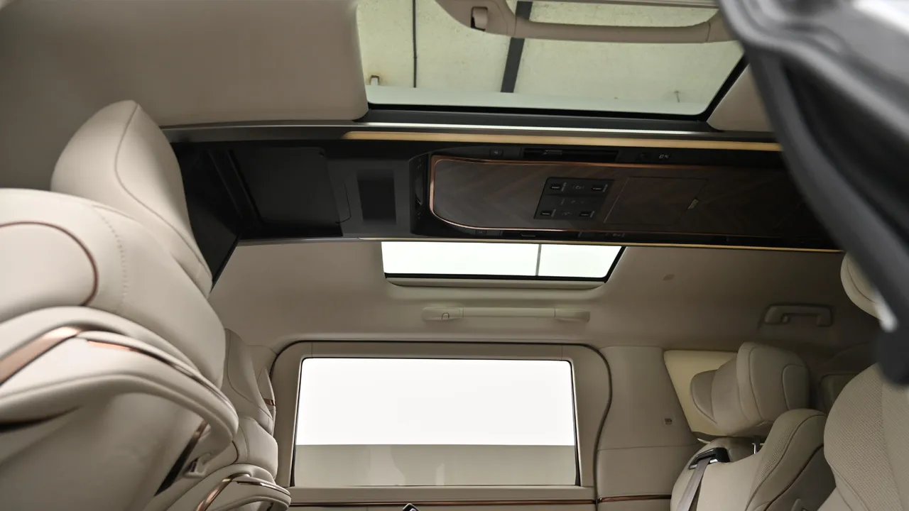 Lexus LM — miniaturë 18