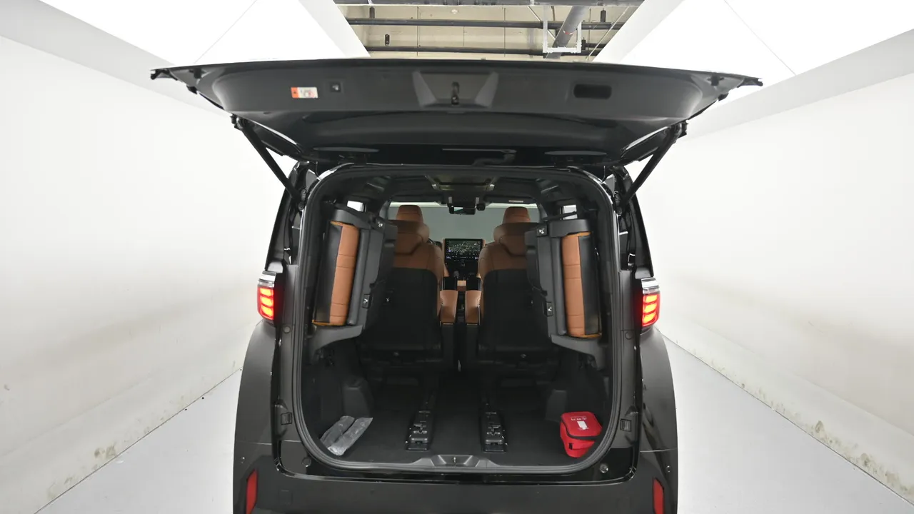 Toyota Alphard — miniaturë 37