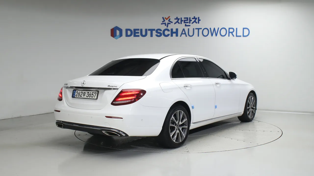 Mercedes-Benz E-klasse — miniaturë 2