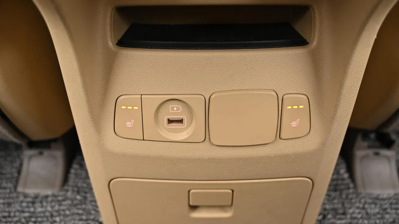 Kia Carnival — miniaturë 16